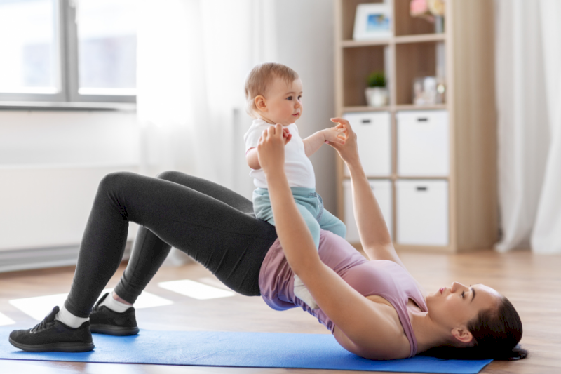 CVIČENÍ PRO MAMINKY S DĚTMI